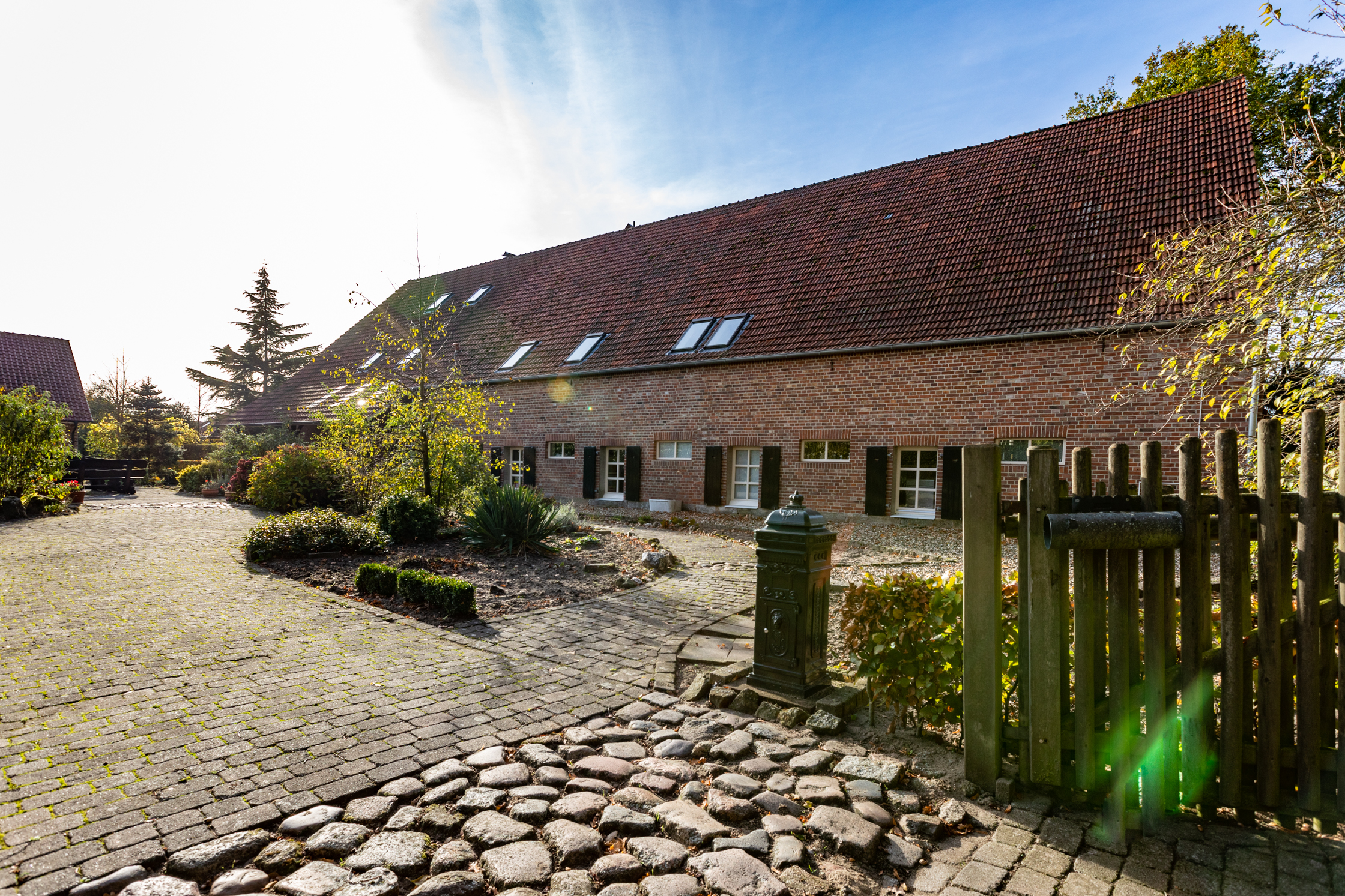 selecteer shuttle Verduisteren Landelijk gelegen en stijlvolle woonboerderij - Happy Living Makelaars